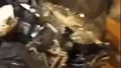 نجل صاحب سلسلة محلات شهيرة يصدم 4 شباب بالشيخ زايد.. وأسرهم: 