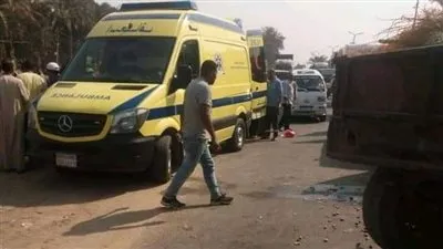 استخدم يده بدلا من 