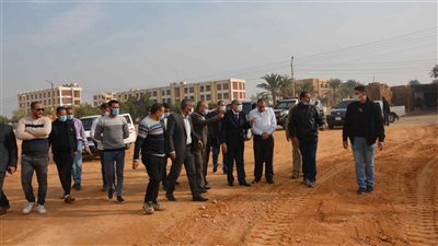 محافظ المنيا يتابع سير العمل بمركز التحكم الإقليمي بسمالوط