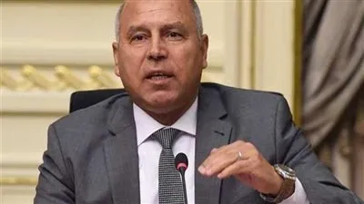 وزير النقل يوجه مناشدة إلى الأهالي بسبب تحطيم زجاج القطارات