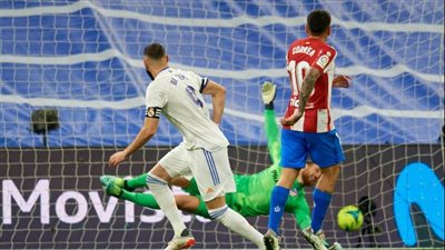 كريم بنزيما يحلق في سماء البرنابيو أمام أتلتيكو مدريد