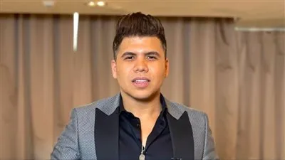 عمر كمال يغني 