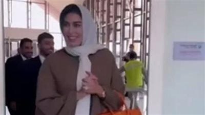 بالطرحة.. ياسمين صبري تصل إلى السعودية لحضور ختام مهرجان البحر الأحمر