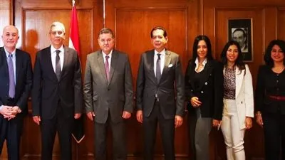 وزير قطاع الأعمال العام يشهد توقيع مذكرة تفاهم بين القابضة للأدوية وشركتين هندية ومصرية