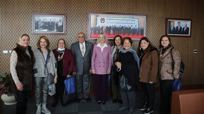 ورشة عمل لإعادة تدوير المخلفات المنزلية بالجامعة اليابانية (صور)