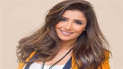 بإطلالة كلاسيكية.. مي عمر تخطف الأنظار في أحدث ظهور لها