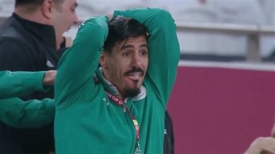 إصابة قوية تجبر بونجاح على مغادرة مباراة الجزائر وقطر