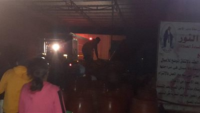 السيطرة على حريق بمشغل ملابس وورشة أخشاب بكفر شكر (صور)