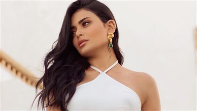 بالأبيض أسماء جلال تتألق في أحدث ظهور لها عبر إنستجرام