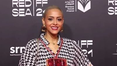 أول تعليق من الفنانة الخليجية أضوى الفهد على تقليدها لـ شيرين عبد الوهاب في حلق شعرها