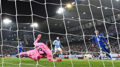 كورونا تُهاجم الدوري الإنجليزي.. وتأجيل 4 مباريات