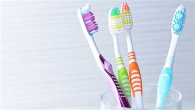 نقيب أطباء الأسنان يطالب بتوفير الفرشاة على بطاقات التموين