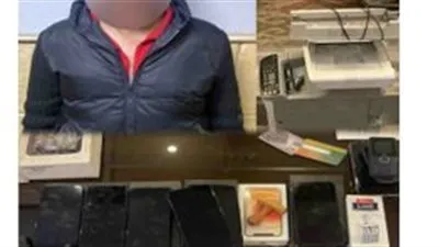 ضبط متهم بسرقة 40 هاتفا محمولا من محل بالمقطم