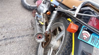 إصابة شاب إثر اصطدامه بـ 