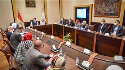 القائم بعمل وزير الصحة يتابع منظومة التجهيزات الطبية للمنشآت الصحية (صور)