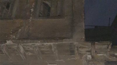 انهيار بلكونة منزل بسبب غزارة الأمطار بدمنهور (صور)