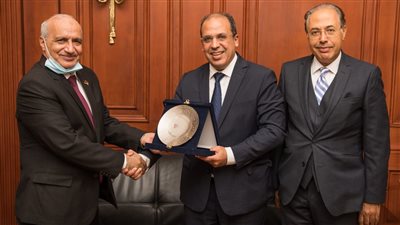 رئيس لجنة التعليم بالبرلمان يهنئ محمد لطفي على رئاسة الجامعة البريطانية