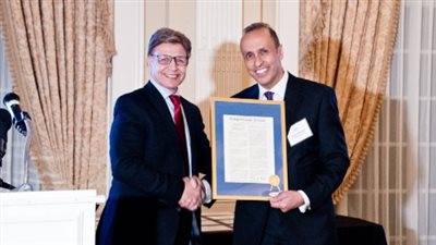 الكونجرس يكرم طبيبا مصريا على جهوده لمواجهة كورونا في أمريكا