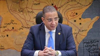 محافظ الفيوم يبحث آليات التوسع في الخدمات الصحية