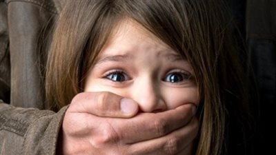 اتهام سائق وصديقه بمحاولة اغتصاب طفلة في حلوان.. والنيابة تحيلها للطب الشرعي