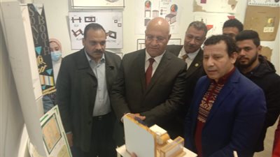 رئيس جامعة بنها يفتتح معرض تصميم الأثاث لطلاب الفنون التطبيقية