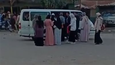 طلاب جامعة الفيوم يناشدون المحافظ توفير سيارات لهم 