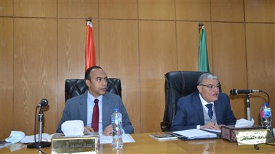محافظ المنيا يوجه رؤساء المدن بالاستعداد للاحتفال بأعياد الميلاد