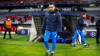 تشافي يحسم مستقبل نجم برشلونة