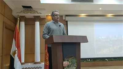 وزير الآثار ومحافظ بورسعيد يناقشان خطة النهوض بالسياحة في المحافظة (صور)