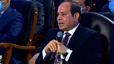 السيسي يوجه بإقامة مناطق خدمات على الطرق الجديدة لزيادة الأمن (فيديو)