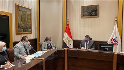 القائم بعمل وزير الصحة يبحث سبل تطوير علاج الأورام 