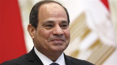 عاجل.. السيسي يتفقد المشروعات القومية الجديدة في توشكى