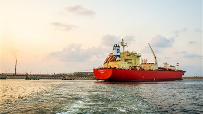 لأول مرة.. ميناء دمياط يستقبل أول سفينة غاز بوتاجاز