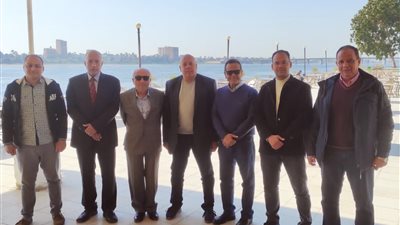 خلال جولة انتخابية بقنا.. نقيب المهندسين السابق: العمل النقابي 