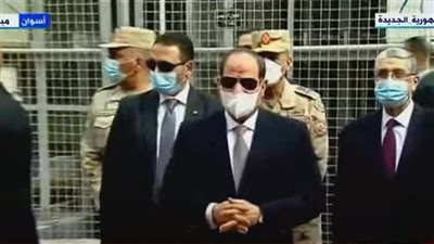 عاجل.. السيسي يتفقد مجمع بنبان للطاقة الشمسية