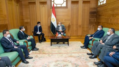 وزير الإنتاج الحربي يبحث التعاون المشترك في إنتاج وسائل النقل الأخضر