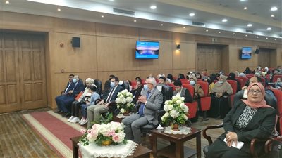 محافظ بورسعيد لـ قادرون باختلاف: الرئيس كان سعيد بالجلوس معكم 