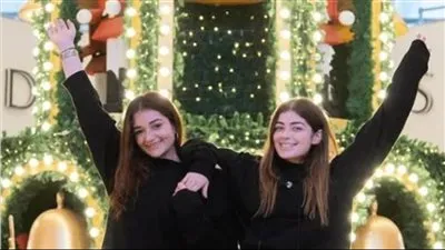 ابنتا أحمد زاهر تحتفلان بالكريسماس بهذه الطريقة