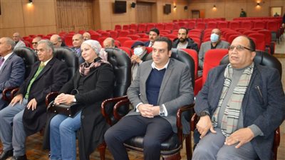 محافظ بورسعيد يلتقي أعضاء مجلس الصالون البحري