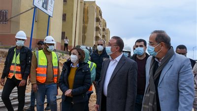 محافظ الإسكندرية يتابع معدلات الإنجاز بمشروعات البنية التحتية في قرية أبو صير ببرج العرب