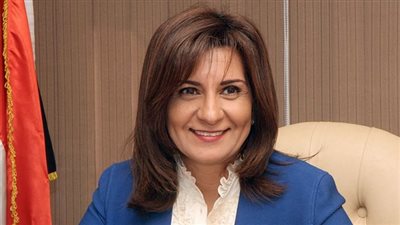 وزيرة الهجرة تتلقى تقريرًا بشأن أول تأمين على المصريين بالخارج 