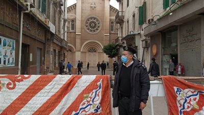 شرطة مرافق الإسكندرية تشن حملة لرفع الإشغالات المحيطة بالكنائس 