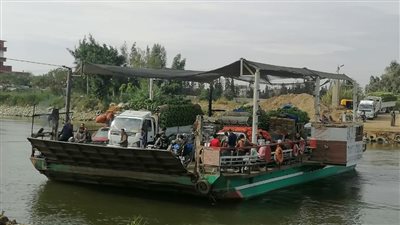 إيقاف معدية مخالفة داخل قرية البريجات بالبحيرة (صور)