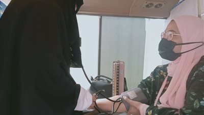 الكشف على 2200 سيدة خلال قافلة في قرى حياة كريمة بالدقهلية