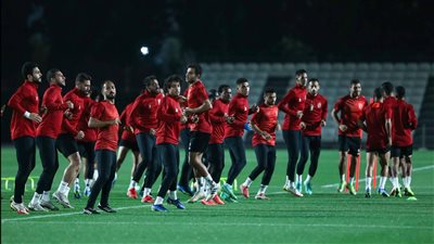 خلال ساعات.. الأهلي يحسم مصير مهاجم الفريق 