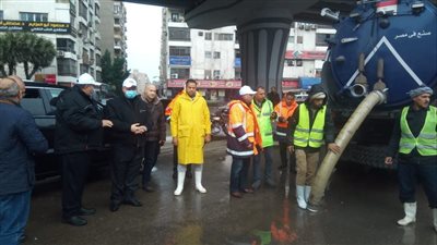 محافظ القاهرة يتفقد مناطق سقوط الأمطار.. ويخصص رقمًا لتلقي الشكاوى