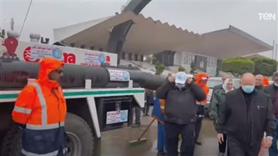 شاهد.. جولة محافظ القاهرة لمتابعة إجراءات التعامل مع مياه الأمطار