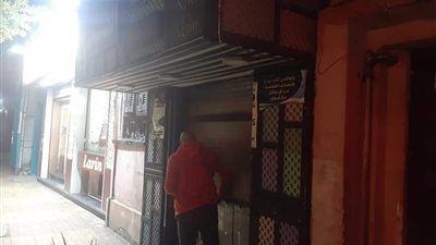 حملات مكبرة على المحلات المخالفة لقرارات الغلق بالإسكندرية 