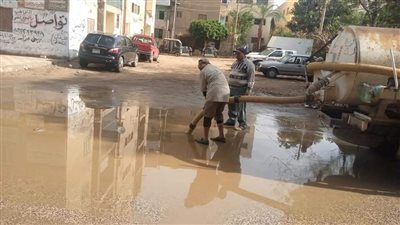 مراكز المنيا تواصل أعمال سحب مياه الأمطار (صور)