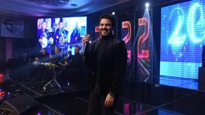 محمد رشاد وياسمين نيازى يشعلان حفل رأس السنة